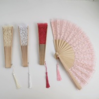 Usine 23cm Longueur Rose Blanc Beige Couleur Éventail Pliant Vintage Bois Dentelle Éventail Pliant À La Main Brodé Couche Éventail