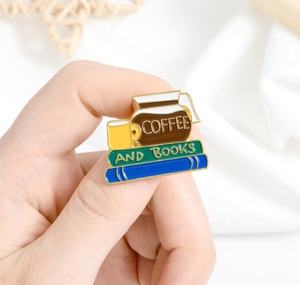 Broche esmaltado para café e livro, acessório para amantes do café, tempo de leitura, broche esmaltado - Product Image 1
