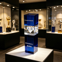 Nouveau trophée en cube de cristal de résine bleue durable gravé au laser 3D personnalisé avec couleur et logo sur mesure