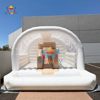 Château gonflable minimaliste blanc et beige, élégant château de saut pour enfants, équipement de divertissement intérieur et extérieur