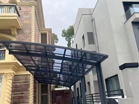 Auvent en aluminium d'extérieur OEM, auvent en polycarbonate, toit de patio, abri de voiture, garages, bois traité sous pression naturel, cadre en métal, abris de voiture