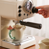 Ensemble tasse et soucoupe en céramique de luxe portable, à motif floral et papillon, de grande valeur esthétique, avec cuillère, délicat et mignon, pour couple