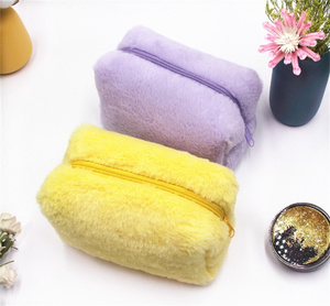 All'ingrosso borsa da donna morbida portatile per Make UP di peluche dolce Color caramella borsa cosmetica da viaggio per il trucco - Product Image 5