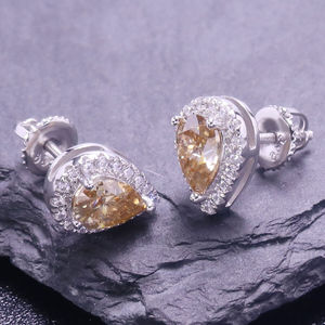 Pendientes de Silicona con Diseño de Pera de 1 Quilate, Chapados en Oro y Plata, con Acabado Brillante Amarillo - Product Image 5