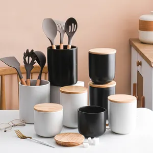 Venta al por mayor color esmalte casa cocina forma de cilindro de cerámica té de azúcar café recipiente con tapa de madera