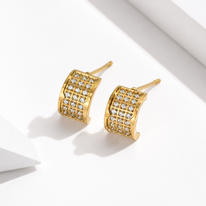 Boucles d'oreilles clous incurvées en cristal, en acier inoxydable, serties de pierres CNC, plaqué or 14K sous vide, design grille - Product Image 1