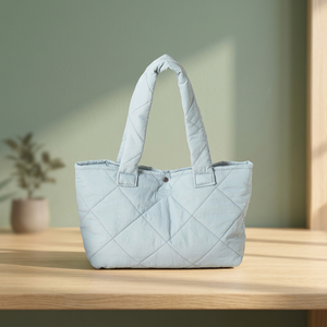 Borsa da donna con scritta blu trapuntata quadrata - Product Image 2