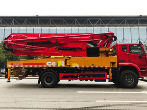 Pompe à béton montée sur camion avec flèche de moins de 37 m pour la construction - Product Image 2