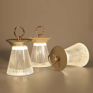 Lanterne portable d'extérieur en fer et acrylique, style nordique minimaliste, lampe de <span class=keywords><strong>table</strong></span> pour jardin et terrasse, éclairage décoratif étanche pour le camping, vente en gros - Product Image 5