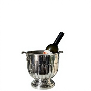 Seau à glace design moderne sur piétement, pour comptoir de bar, présentoir à champagne et vin, seau à glace argenté pour décoration de fête - Product Image 1
