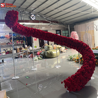 Décoration d'événements de mariage, support métallique en forme de S rouge personnalisé, toile de fond florale, cadre de scène métallique pour mariage