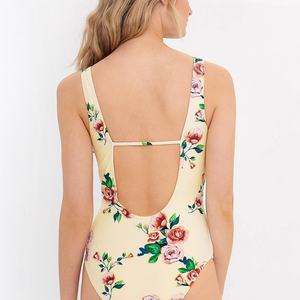 Maillot de bain brésilien sexy pour femme, style bohème, imprimé floral, coupe triangle, avec finitions artisanales, écoresponsable - Product Image 2