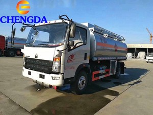 Camion-<span class=keywords><strong>citerne</strong></span> à diesel Sino Sinotruk <span class=keywords><strong>5000</strong></span>-10000 <span class=keywords><strong>litres</strong></span>, distributeur d'huile, <span class=keywords><strong>citerne</strong></span> à carburant en aluminium Howo - Product Image 4