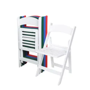 كرسي متين مبيع بالجملة للشاطئ لحفلات الزفاف ديكور مأدبة ومعيشة وممسكة كرسي بيضاء بلاستيكية قابلة للطي للمناسبات