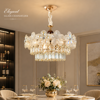 Lustre élégant à hauteur réglable en verre texturé floral, suspension à franges de cristal à plusieurs niveaux, en fer doré français et bois, pour la décoration intérieure