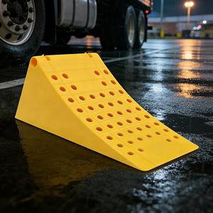 Cales de roue en plastique légères de haute qualité, antidérapantes, haute durabilité pour la sécurité des remorques et des camions - Product Image 1
