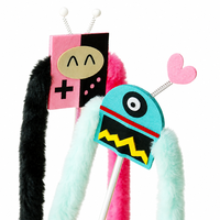 Jouet interactif pour chat d'intérieur : Baguette de chat en fausse fourrure de lapin douce avec longue bande en peluche et clochette, design robot, vente en gros