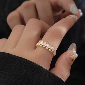 Anello Geometrico da Donna, Elegante Gioiello di Lusso alla Moda - Product Image 2