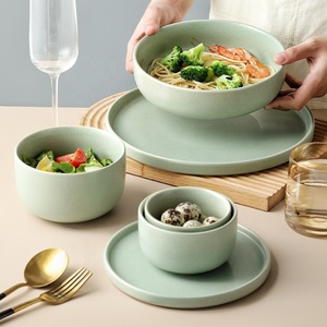 Services de table et vaisselle : Assiettes et plats nordiques pour mariage, assiettes de service en céramique mat 2026 - Product Image 3