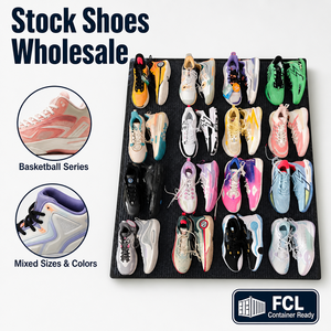 Chaussures de football à tige en maille pour distributeurs sportifs, en stock, emballées en balles pour conteneurs, vente en gros - Product Image 1