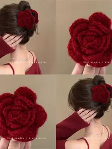Clip à cheveux en laine tricotée pour femmes, clip de cheveux moyen en forme de requin, clip de cheveux rouge pour le Nouvel An, accessoire de coiffure - Product Image 1