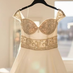 Dentelle de cristal strass de luxe de qualité supérieure pour vêtements de mariée ou robes de soirée et design de mode disponibles à la vente - Product Image 3