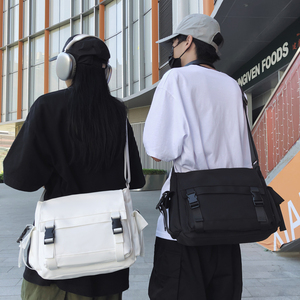 Sac messager unisexe personnalisé en gros, impression sur mesure, imperméable, haute qualité, sac banane, logo et taille personnalisables - Product Image 6