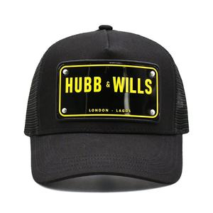 Gorra Trucker de 5 Paneles con Logotipo Personalizado, Algodón Negro con Malla y Placa Metálica, Unisex para Viajes - Product Image 2