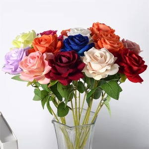 Rosas de Terciopelo Artificiales en Oferta, Flores de Seda al por Mayor para Año Nuevo, Graduación, Bodas, Navidad, San Valentín y Decoración DIY - Product Image 3