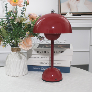 Petite <span class=keywords><strong>lampe</strong></span> <span class=keywords><strong>de</strong></span> <span class=keywords><strong>table</strong></span> <span class=keywords><strong>de</strong></span> designer nordique pour salle d'étude et chambre à coucher <span class=keywords><strong>de</strong></span> style européen avec <span class=keywords><strong>lampe</strong></span> <span class=keywords><strong>de</strong></span> <span class=keywords><strong>table</strong></span> <span class=keywords><strong>de</strong></span> chevet à charge sans fil - Product Image 5