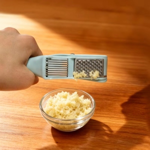 Prensa de Ajo Multifuncional 2 en 1, Rebanador de Ajo, Gadget de Cocina para el Hogar - Product Image 1