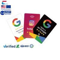 Carte NFC personnalisée avec code QR pour les commentaires Google et la promotion sur les réseaux sociaux pour les restaurants