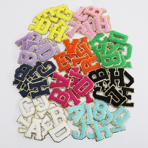 Venta al por mayor personalizado brillo parche bordado letra DIY hierro en Sudadera con capucha color del arco iris chenilla alfabeto parches - Product Image 1