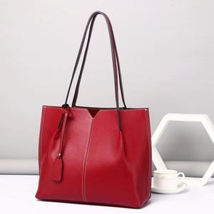 Sac fourre-tout portable en cuir véritable vintage de haute qualité, imperméable, grande capacité, sac à bandoulière pour femmes pour un usage quotidien - Product Image 2