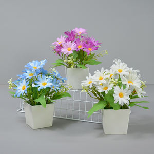 Arranjo de Flores Artificiais em Vaso Pequeno com Margaridas em Plástico para Decoração de Plantas Bonsai Internas em Todas as Estações - Product Image 1