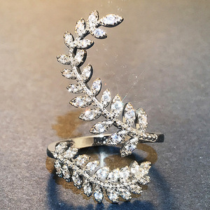 Anello Lungo con Design a Foglia, Elegante Anello da Dito per Donne - Product Image 3