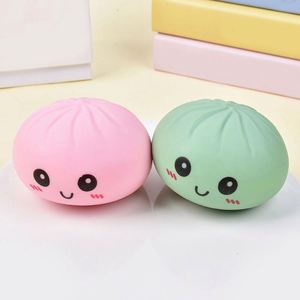Jouets sensoriels anti-stress réutilisables en TPR colorés en forme de dumpling pour tous les âges - Balle anti-stress pour la maison et le bureau - Product Image 3