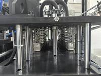 Machine de soufflage de bouteilles de jus et de boissons sportives en PET de haute qualité et respectueuse de l'environnement CJ-B2-2000C 2 cavités automatiques
