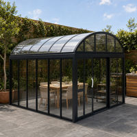 Véranda en verre mobile sur mesure avec toit télescopique électrique, porte coulissante, structure en alliage d'aluminium, pavillon pour hôtel, villa, salon