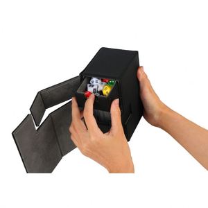 Étui portable en cuir PU pour cartes avec rangement pour dés, idéal pour les jeux de cartes à collectionner et l'organisation des jeux de stratégie, coins carrés, couleurs vives - Product Image 4