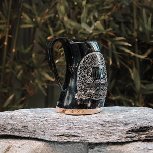 Chope à bière artisanale en corne noire de qualité standard, gravée d'un bateau viking, style rustique, pour bière, miad et articles de bar - Product Image 5