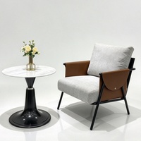 Fauteuil de salon moderne et luxueux, design unique, rembourré, pour une détente confortable