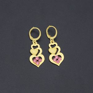 Jxx Direct Supply Nouveauté Boucles d'oreilles en zircon plaqué or 24 carats multicolores en forme de cœur pour femme - Product Image 5