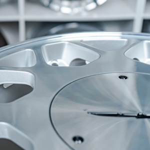 Cerchio Forgiato Monoblocco Personalizzato con Finitura Lavorata e Coprimozzo Extra Large per Ford Thunderbird - Product Image 4