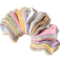 Chaussettes courtes minimalistes unies pour femmes, en polyester respirant et antidérapant, avec détection par aiguille, pour toutes les saisons