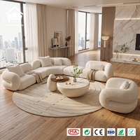 Canapé modulaire sculptural de luxe aux courbes organiques en tissu bouclé blanc, solution de mobilier de luxe tout-en-un pour manoirs