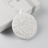 Cadeau personnalisé de luxe fait à la main en céramique aromathérapie suspendu porcelaine fleur voiture désodorisant parfum diffuseur d'huiles essentielles