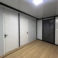 Maison conteneur en acier pliable à double aile, durable et écologique, avec un design contemporain pour une utilisation en extérieur