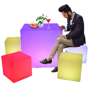 เก้าอี้บาร์ LED เปลี่ยนสีได้ ชาร์จไฟได้ สำหรับโรงแรมทันสมัย กันน้ำ IP65 ใช้ภายนอกอาคาร เก้าอี้ทรงลูกบาศก์ พลาสติก สำหรับบ้านและบาร์ - Product Image 1