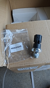 <span class=keywords><strong>Precio</strong></span> al por mayor, interruptor de presión de aceite de motor de coche, Sensor emisor 4608303AB 5149098AA para Buick Chrysler JEEP Dodge, piezas de repuesto para automóviles - Product Image 2